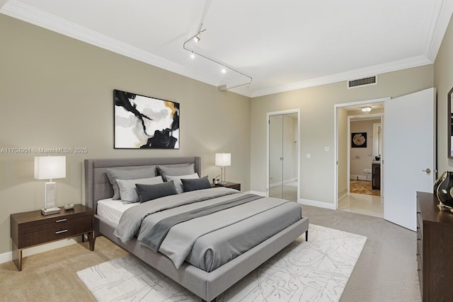20281 E Country Club Dr Unit 2104, Aventura, FL 33180 - empty room featuring light wood-style floors, baseboards, and crown molding