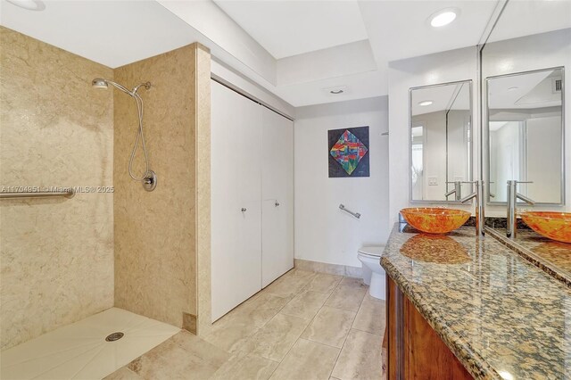 20281 E Country Club Dr Unit 2104, Aventura, FL 33180 - washroom featuring washer and clothes dryer and cabinet space