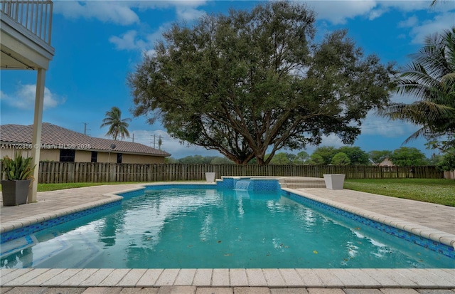 view of pool featuring a patio area, a fenced backyard, and a pool with connected hot tub