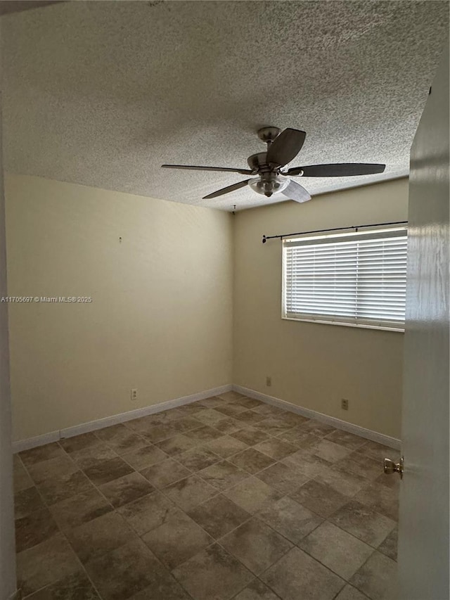 unfurnished room featuring ceiling fan and a textured ceiling