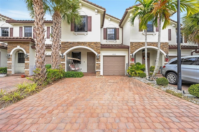 view of front facade with a garage