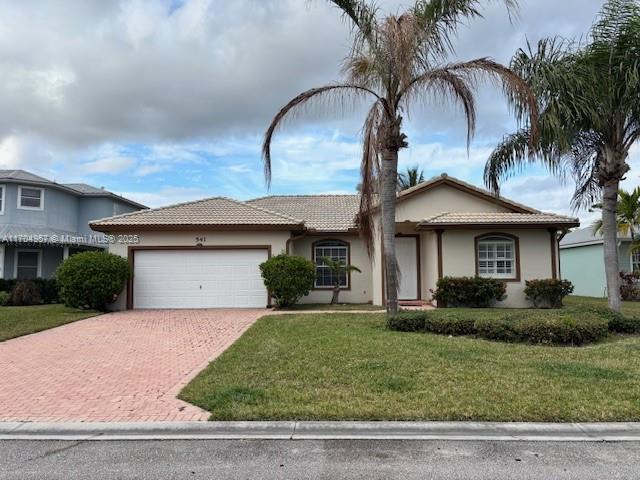 view of front of property featuring a garage and a front yard