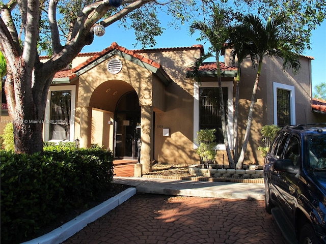 view of mediterranean / spanish-style house