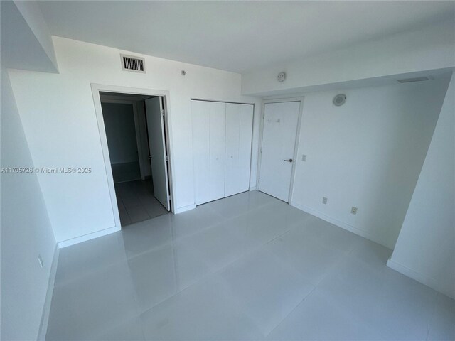 unfurnished bedroom featuring a closet