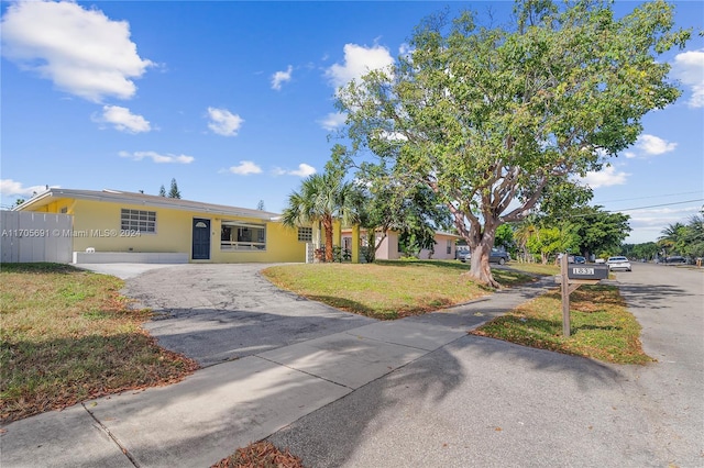 view of front of property with a front lawn