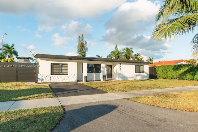 ranch-style home with a front lawn