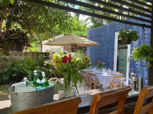 view of patio featuring a pergola