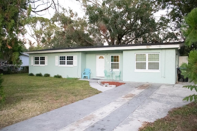 ranch-style house featuring a front lawn