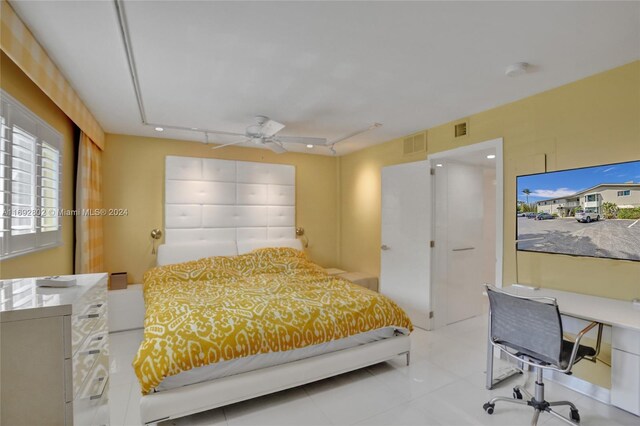 bedroom with ceiling fan