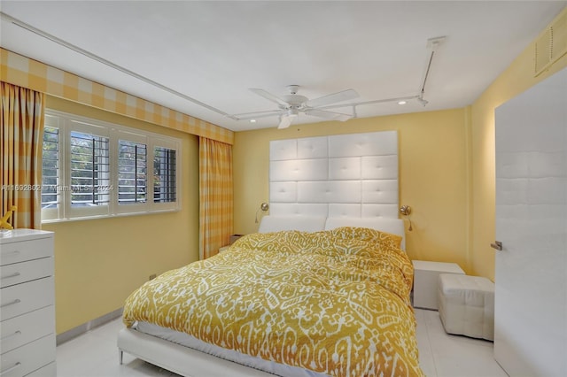 bedroom with ceiling fan