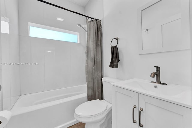 bathroom featuring a shower with shower curtain, vanity, and toilet