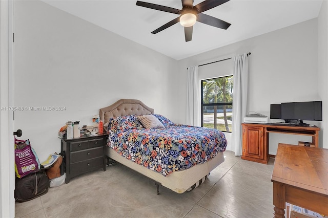 bedroom featuring ceiling fan