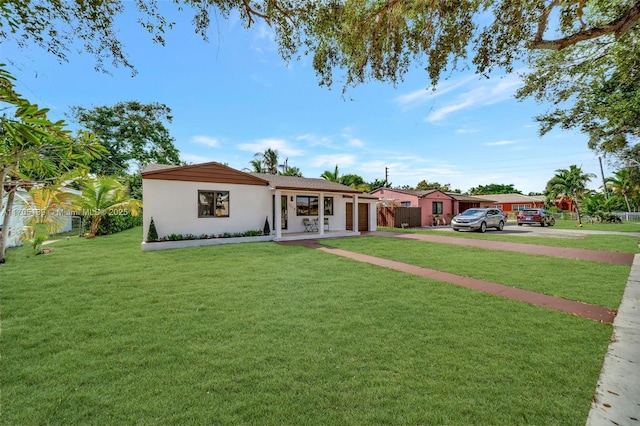 single story home featuring a front lawn