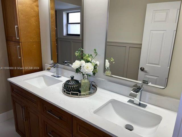 bathroom with vanity