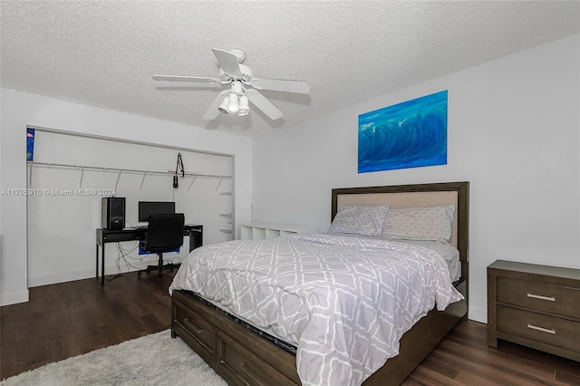 bedroom with a textured ceiling, dark hardwood / wood-style flooring, a closet, and ceiling fan