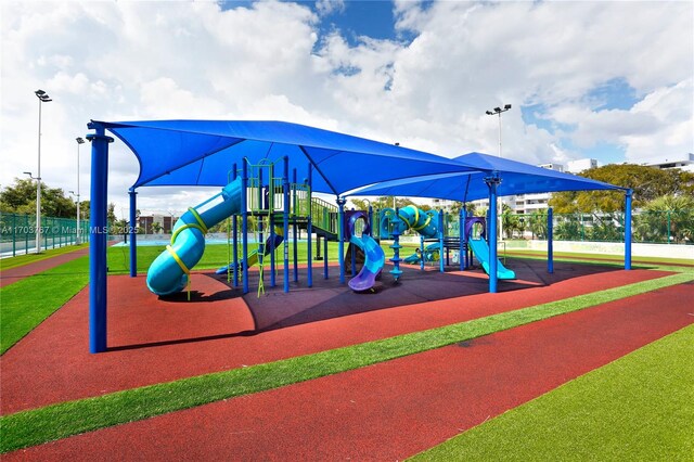 1800 NE 114th St Unit Ph05, Miami, FL 33181 - view of playground