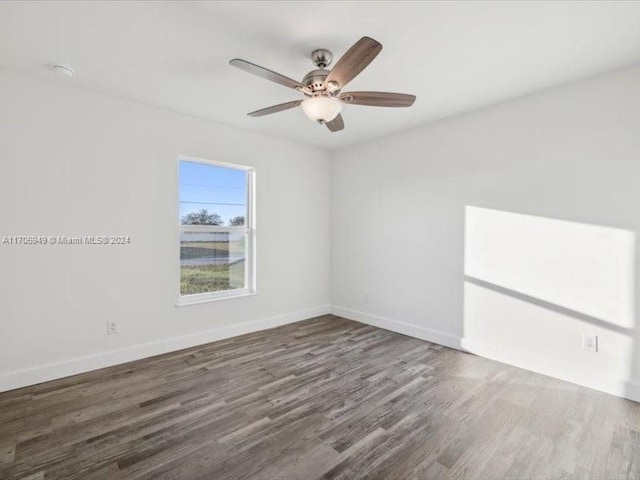 empty room featuring dark hardwood / wood-style floors and ceiling fan