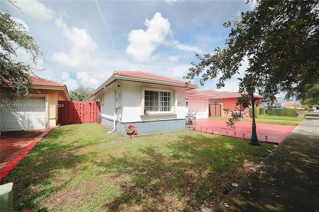 view of front of home featuring a garage and a front lawn