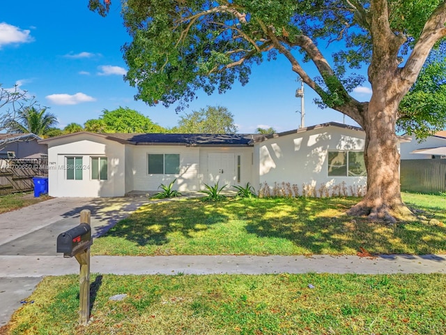 ranch-style home with a front yard