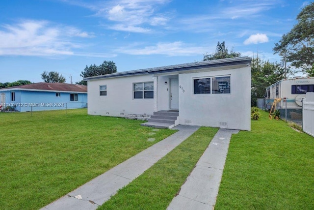 view of front of house with a front lawn