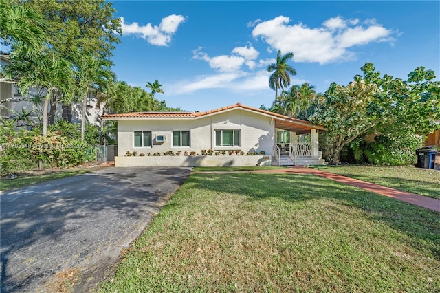 view of front of house featuring a front yard