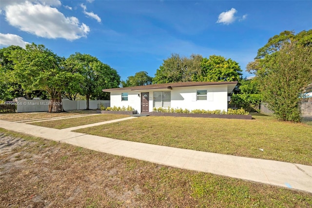 single story home with a front lawn