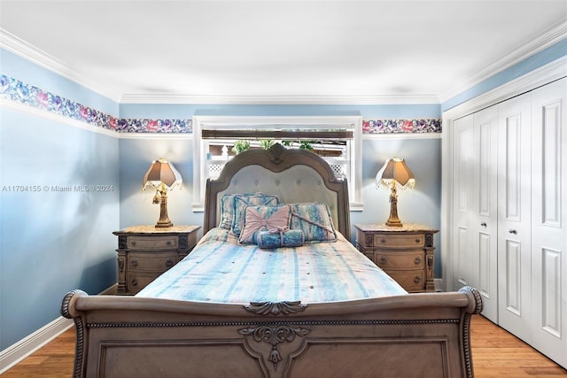 bedroom featuring light hardwood / wood-style floors, a closet, and ornamental molding