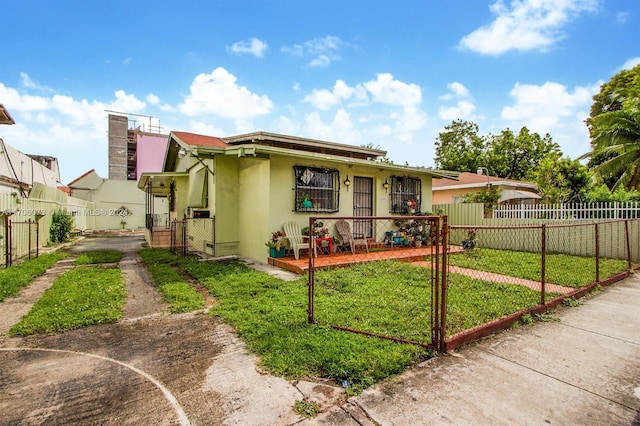 view of front facade with a front yard and a porch