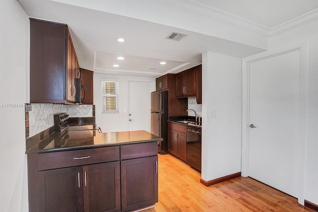 kitchen featuring dark brown cabinetry, crown molding, sink, black appliances, and light hardwood / wood-style flooring