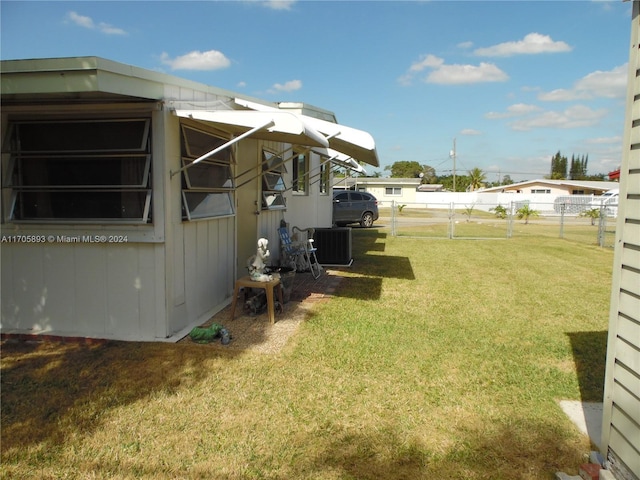 view of yard featuring central AC unit