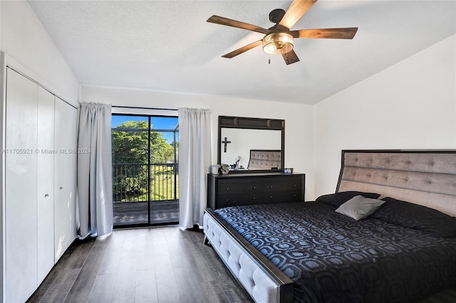 bedroom featuring ceiling fan, dark hardwood / wood-style floors, a textured ceiling, access to outside, and a closet