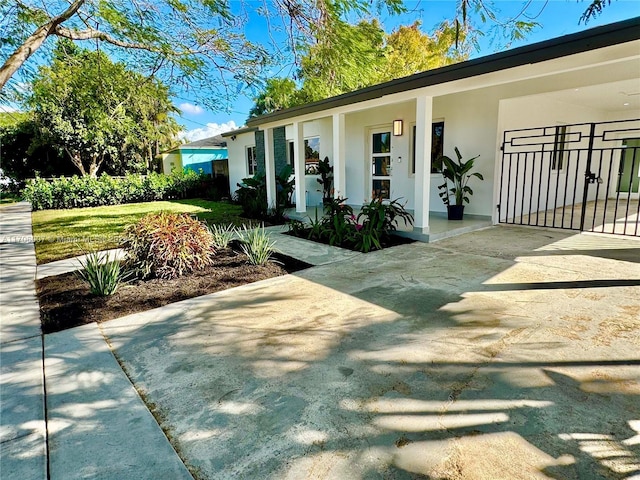 property entrance featuring a porch