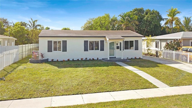 single story home with a front lawn