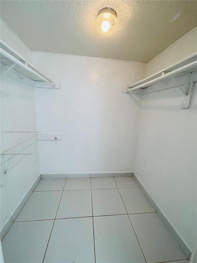 spacious closet with light tile patterned flooring