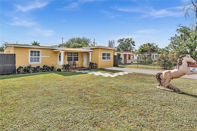 ranch-style house featuring a front lawn