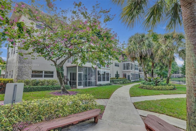 view of property's community featuring a yard