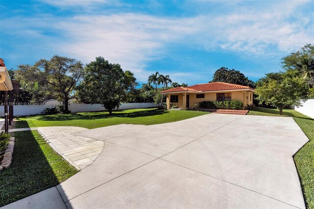 50 SW 130th Ave, Miami, FL 33184 - view of front facade featuring a front lawn