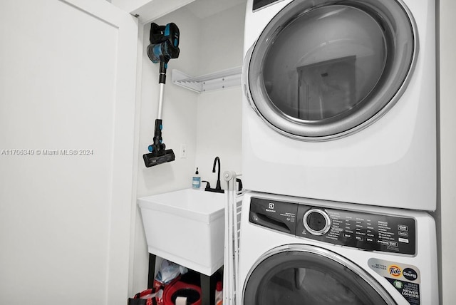 laundry area featuring sink and stacked washer and clothes dryer