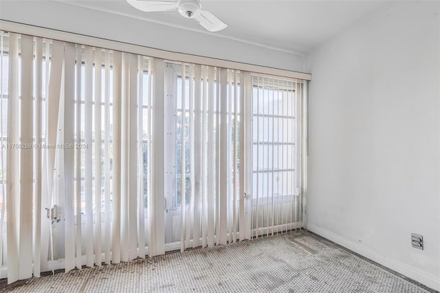 empty room with ceiling fan