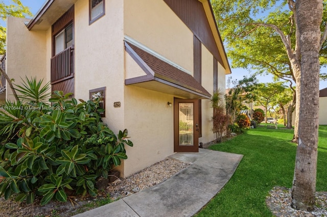 view of side of property featuring a yard