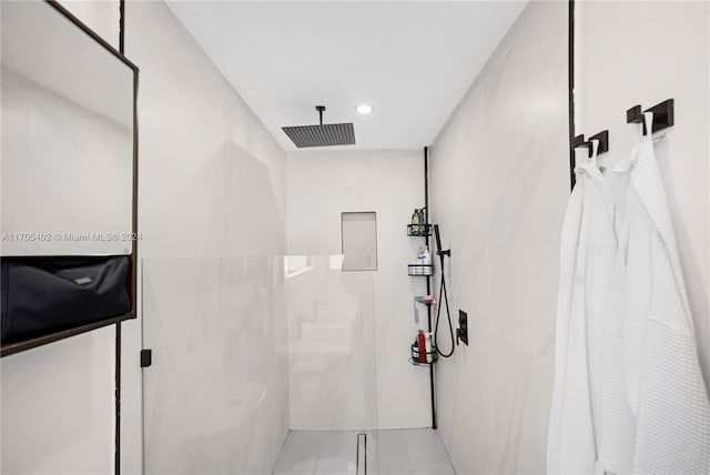 bathroom featuring tiled shower