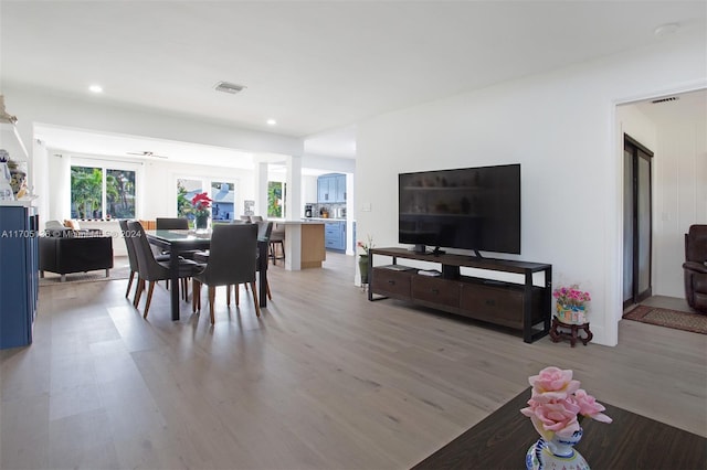 dining room with light wood-type flooring and ceiling fan