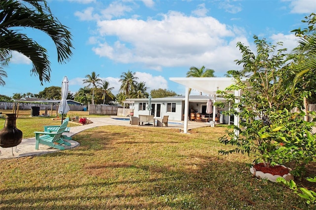 view of yard featuring a patio area and outdoor lounge area