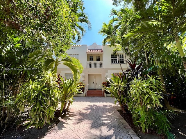 mediterranean / spanish-style house with a balcony