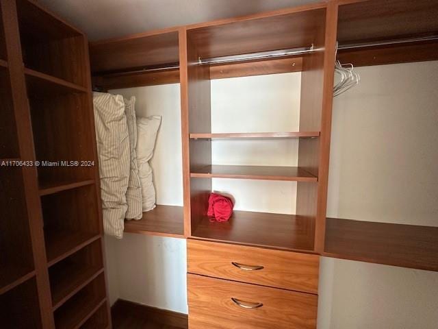 31 SE 5th St Unit 1908, Miami, FL 33131 - view of spacious closet