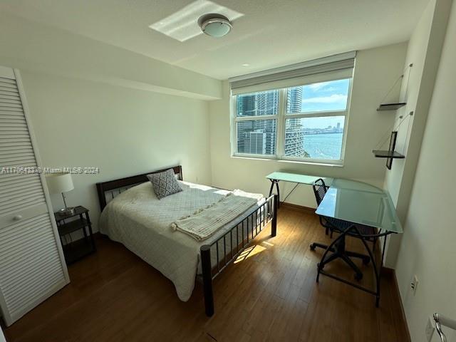 31 SE 5th St Unit 1908, Miami, FL 33131 - bedroom featuring wood finished floors