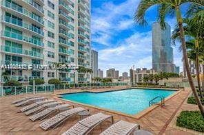31 SE 5th St Unit 1908, Miami, FL 33131 - community pool featuring a view of city