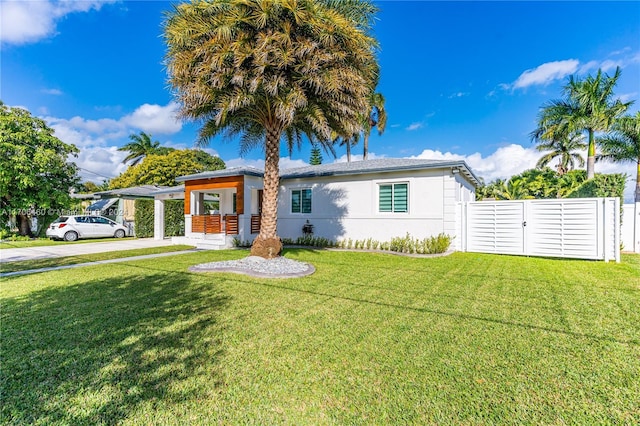 view of front of home with covered porch and a front lawn