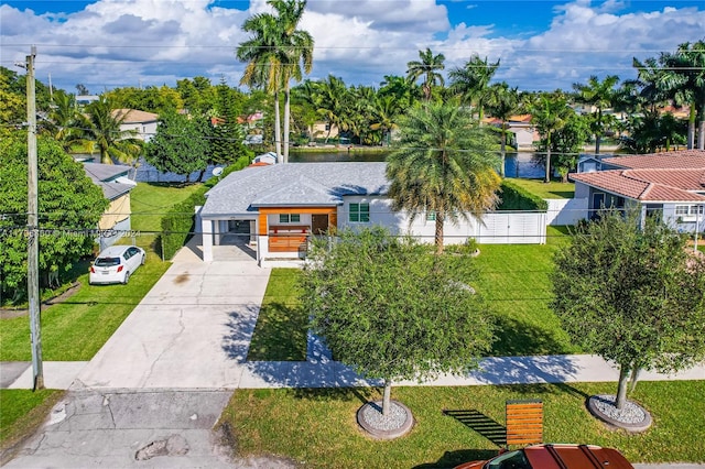 view of front of property with a front lawn