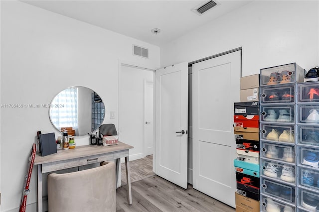 office area with light hardwood / wood-style flooring